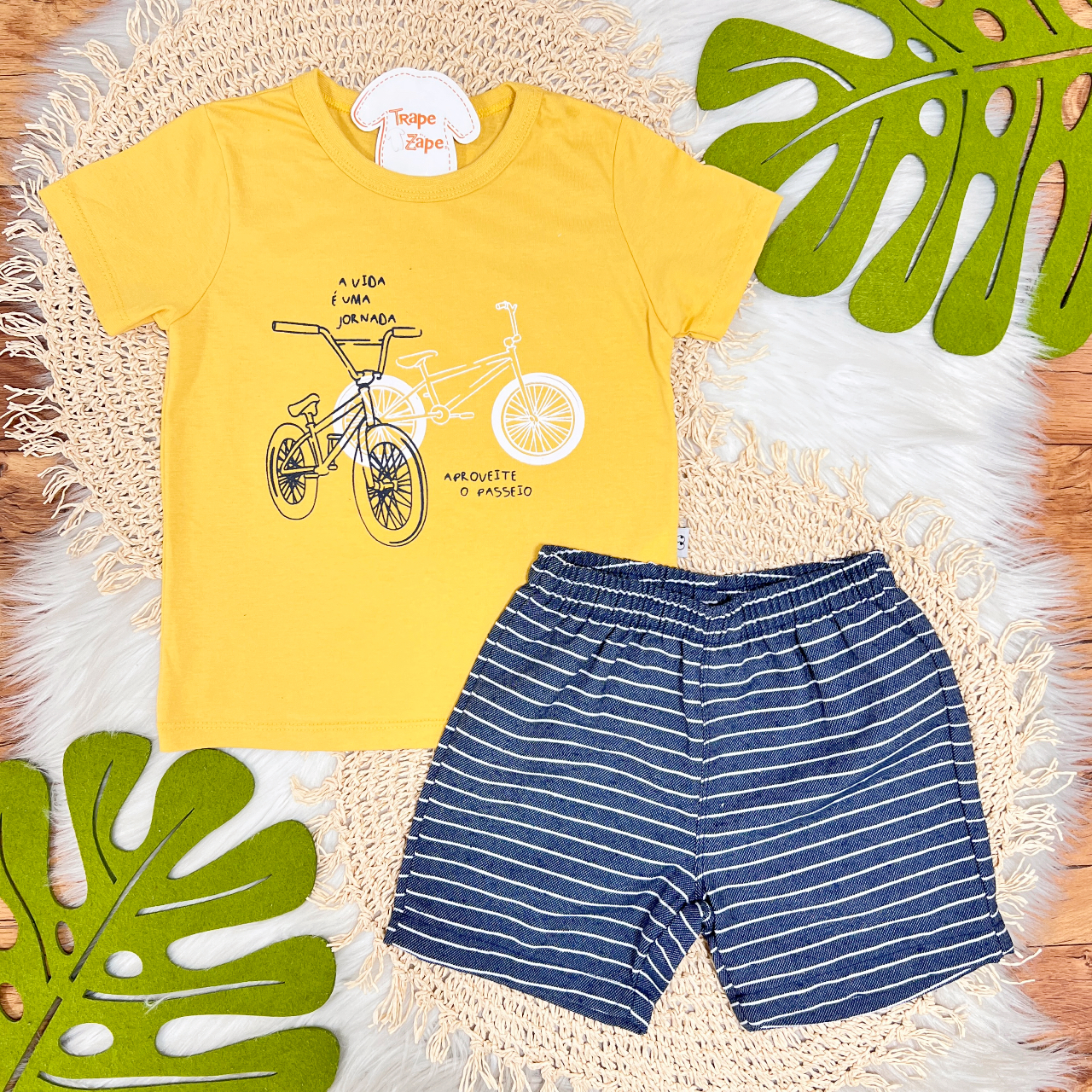 Conj. Camiseta A vida é uma jornada e Bermuda - Mostarda e Marinho